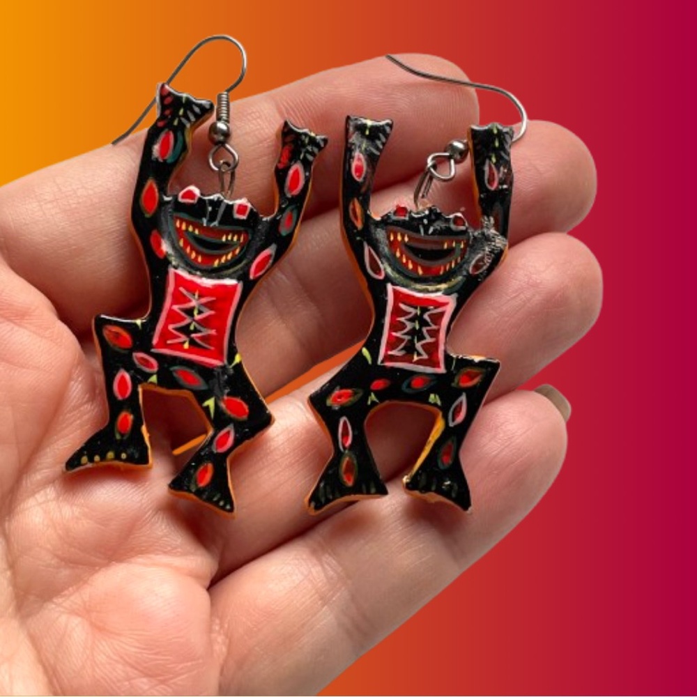 🚨🚨FINAL SALE!!🚨🚨Vtg painted wood freaky frog dangle earrings folk art repaired